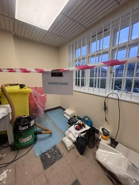 Asbestos floor tile and bitumen removal in Clapham Junction